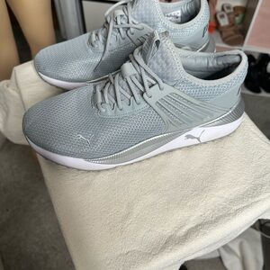 Puma Women's Light Gray Sneakers